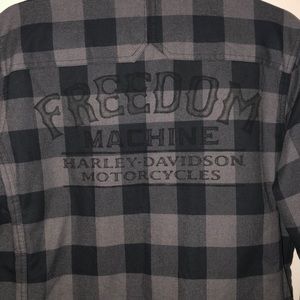 Harley Davidson lightweight wind breaker.